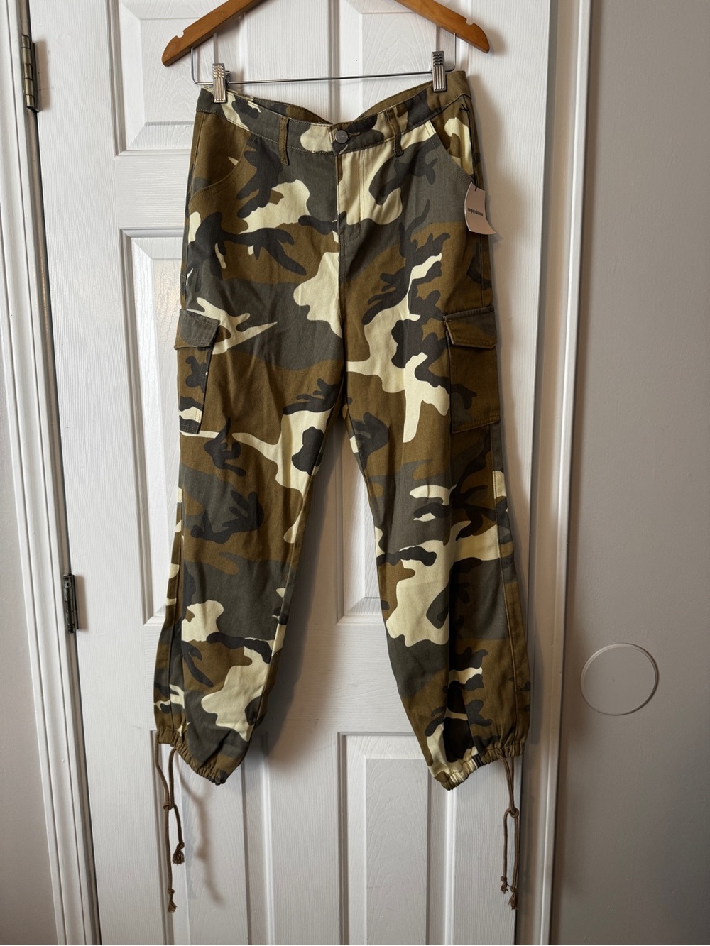 Superdown NWT Kayla Camo Jogger Pants High Rise Cargo Green Tan Large